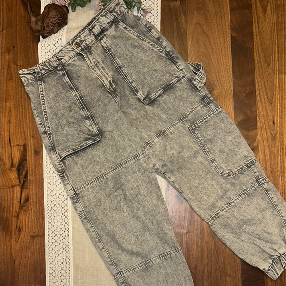 All Saints Women’s Gray Denim Cargo Pants, basically new! Gorgeous fit